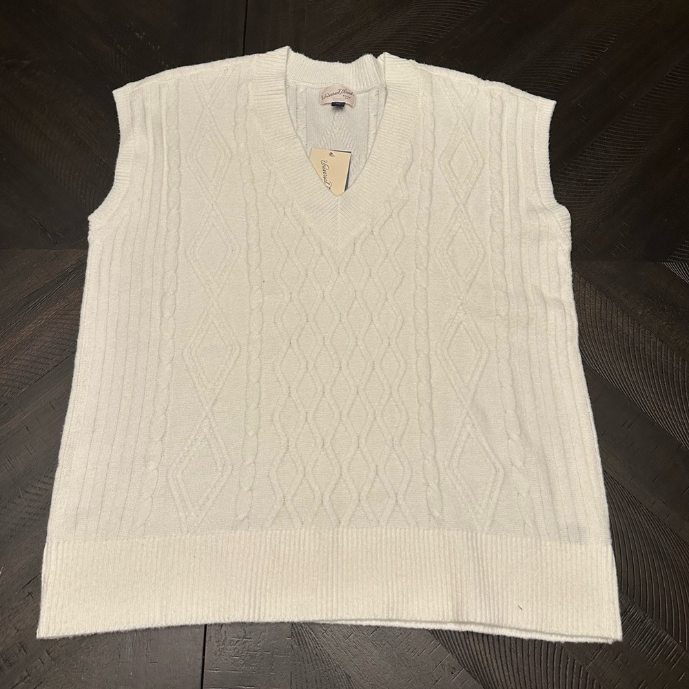 NWT Universal Thread Cream V-Neck Sweater Vest